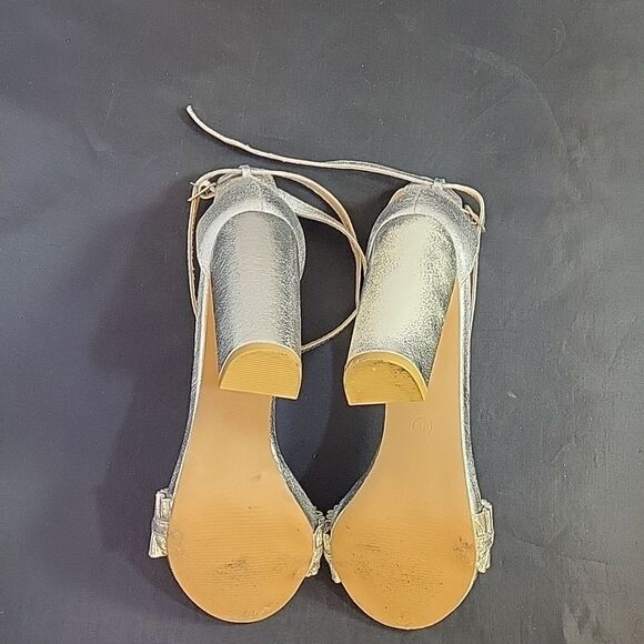 CHARLOTTE RUSSE POINTED TOE ADJUSTABLE BUCKLE ANKLE STRAP BLOCK HEEL SANDAL - Picture 12 of 13